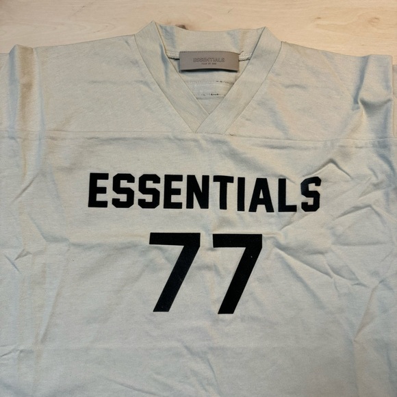 🤎 NWT Fear of God essentials FOG kids short sleeve tee t-shirt wheat color M - Picture 3 of 7